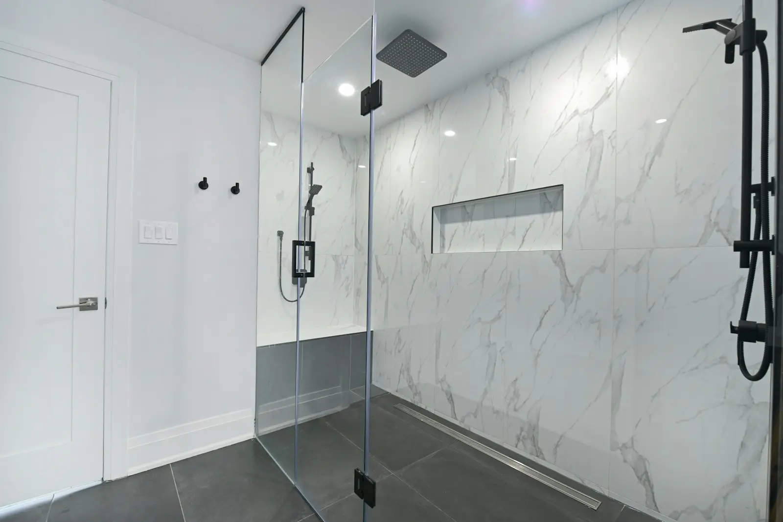 División de baño corrediza en templado